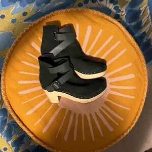 Size 40 (9.5) Free People moss green suede ankle boots with wooden 3” heels